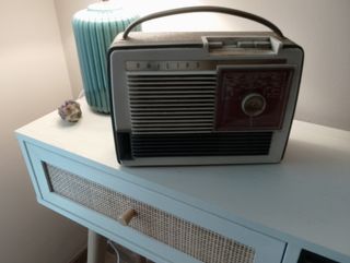 Radio Transistor Philips Beige y Rojo