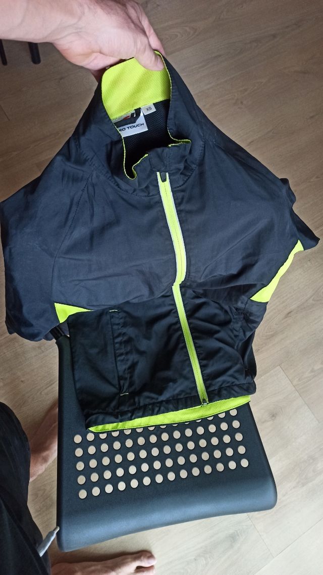 Chaqueta deportiva negra