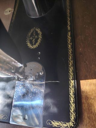 Máquina de coser Alfa antigua