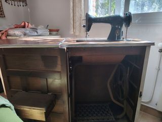 Máquina de coser Alfa antigua