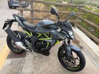Kawasaki Z125  2024 Gris y Verde nueva