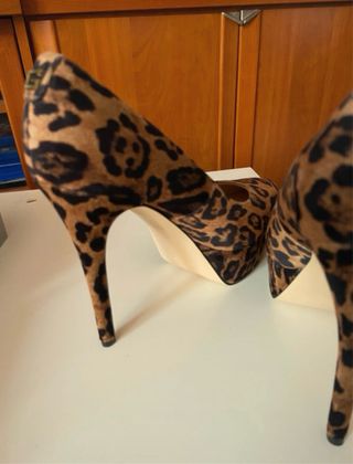 Tacones Guess Animal Print
