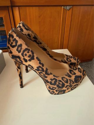 Tacones Guess Animal Print