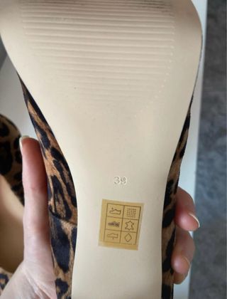 Tacones Guess Animal Print