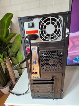 Ordenador Asus y Pantalla MSI Curva Negra