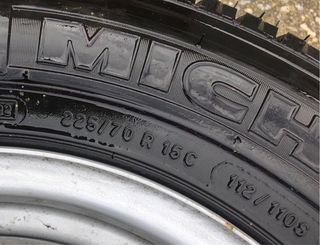 Llanta y neumático Michelin 225/70 R 15 C