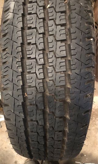 Llanta y neumático Michelin 225/70 R 15 C