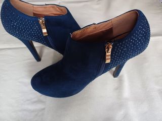 Botines Azul Marino con Pedrería Talla 38