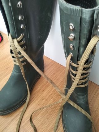 Catiuscas.
Botas de agua verdes con cordones