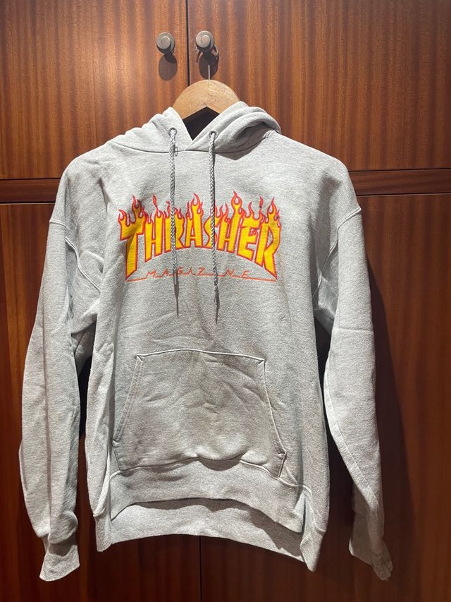 Sudadera Thrasher Gris con Logo de Llamas
