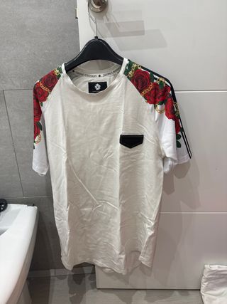 Camiseta Gianni Kavanagh Blanca Flores y Cadenas