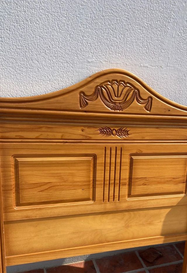 Cabeceros de madera tallada