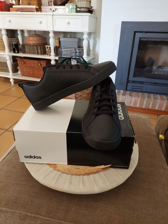 Adidas negras en caja original. Totalmente nuevas