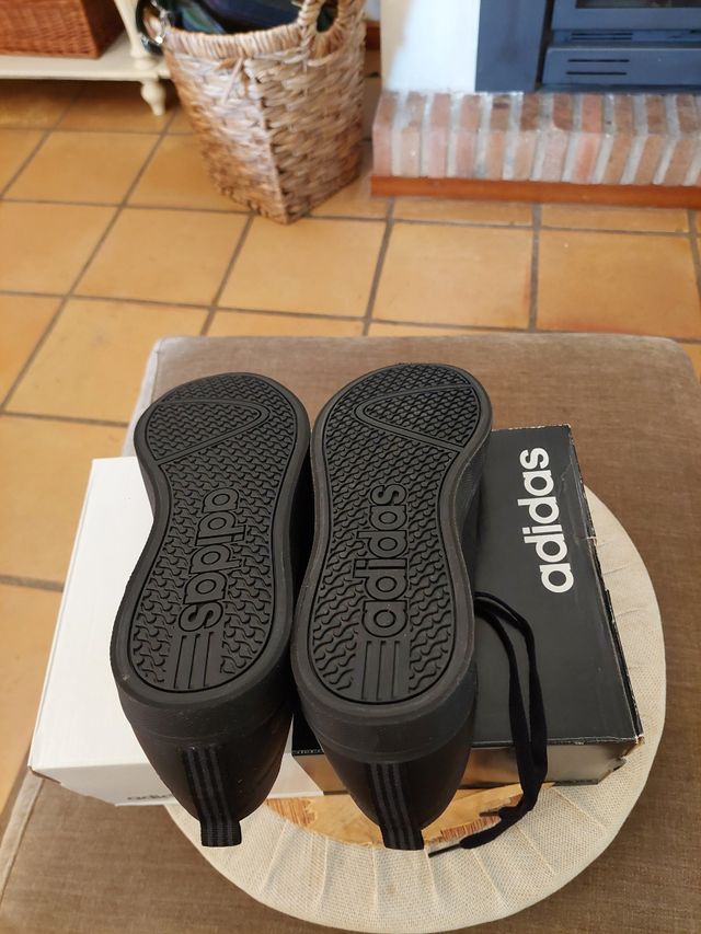 Adidas negras en caja original. Totalmente nuevas