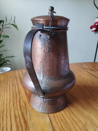 Jarra de cobre antigua