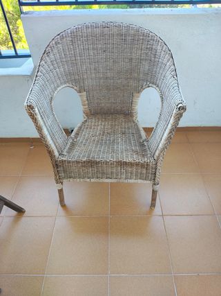 Sillón de mimbre para terraza
