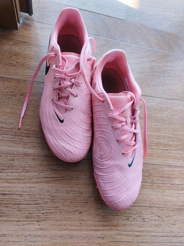 Botas de fútbol Nike rosas