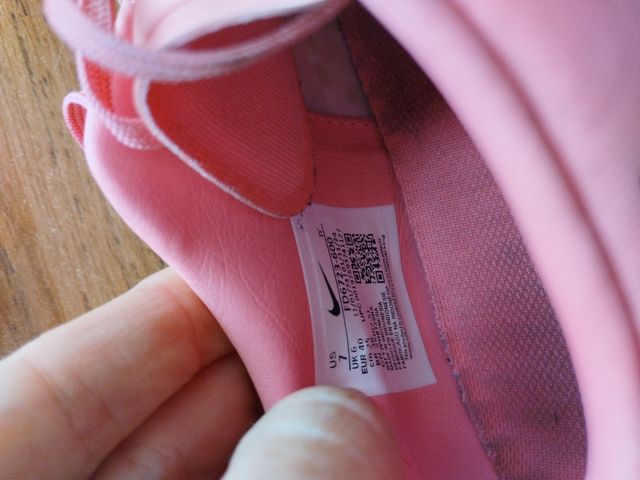 Botas de fútbol Nike rosas