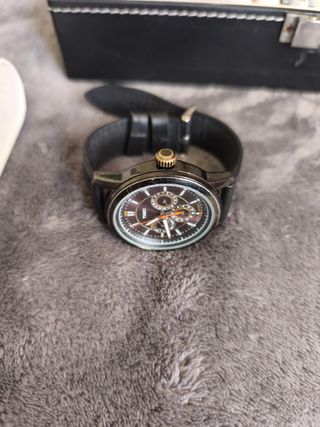 Reloj Timex marrón y negro 