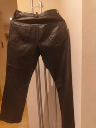Pantalón de piel marrón