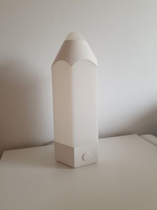 Lámpara Noche LED Ikea Forma Lápiz multicolor.