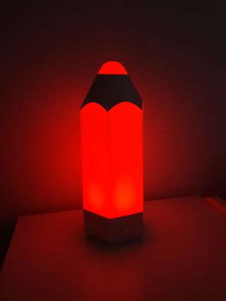 Lámpara Noche LED Ikea Forma Lápiz multicolor.