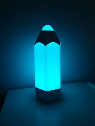 Lámpara Noche LED Ikea Forma Lápiz multicolor.