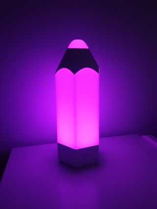 Lámpara Noche LED Ikea Forma Lápiz multicolor.