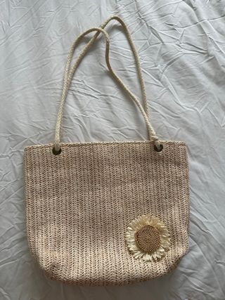 Bolso de playa de paja con flor