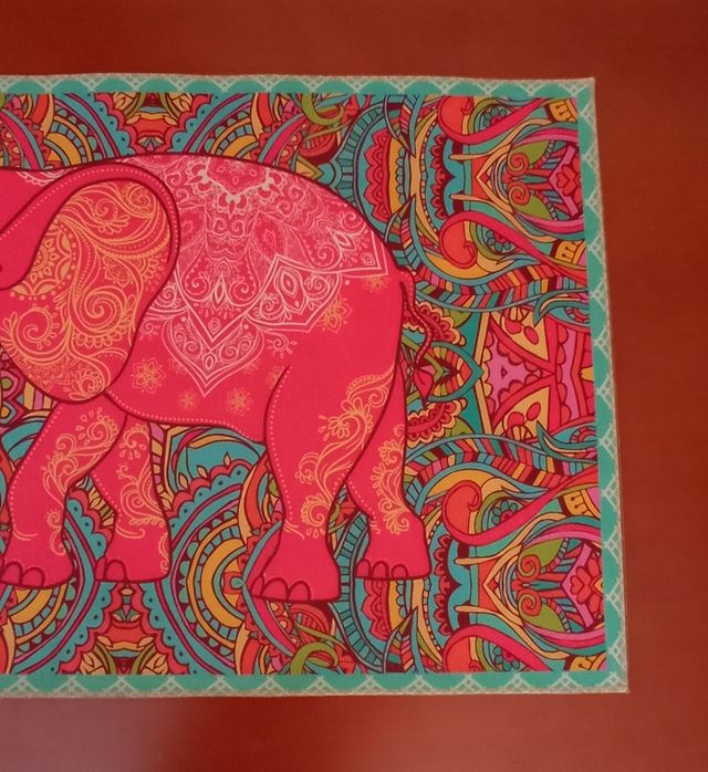 Alfombra Zen Art de Elefante Multicolor. NUEVA.
