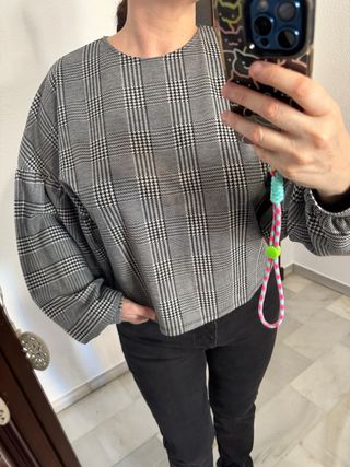 Sudadera de cuadros blanca y negra