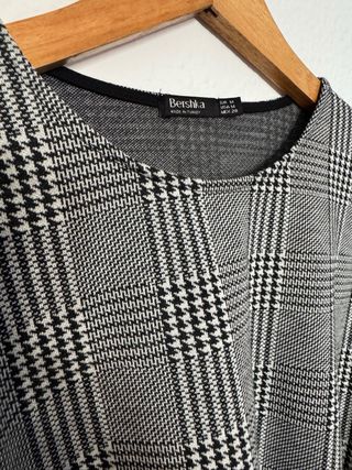 Sudadera de cuadros blanca y negra