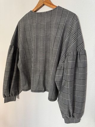Sudadera de cuadros blanca y negra