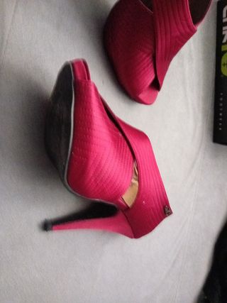 Zapatos de tacón alto burdeos