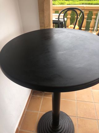 Mesas altas de bar metálicas negras