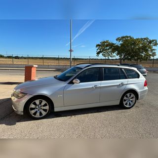 BMW  320 d Touring familiar . Automático 