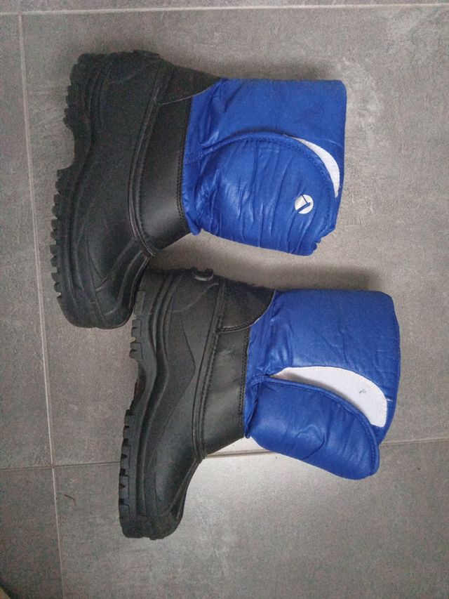 Descansos. Botas de nieve talla 34-35.