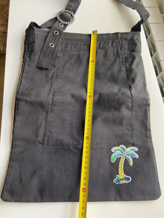 Bolso bandolera negro con estampado blanco