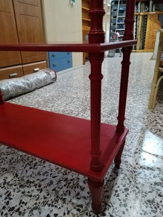 Estantería auxiliar roja de madera