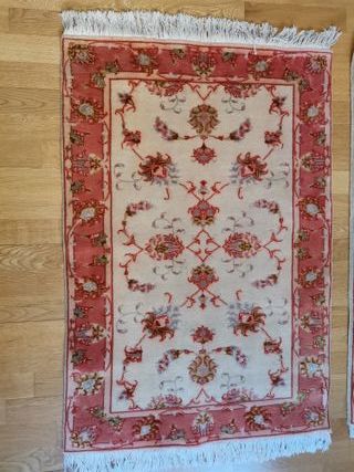 Pareja de alfombras de lana beige y rosa