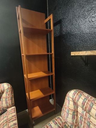 Estantería de madera
