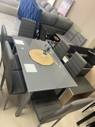 Mesa extensible + 6 sillas grises