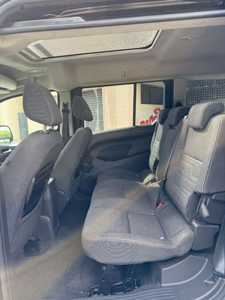 Ford Grand Tourneo Connec 2015