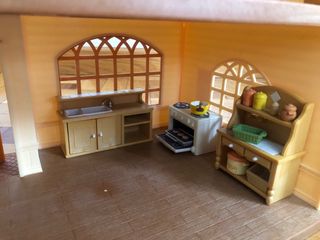 Casa Sylvanian Families con muebles y 3 familias
