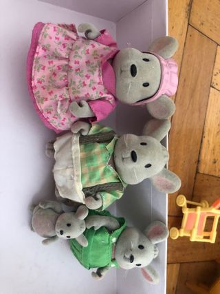 Casa Sylvanian Families con muebles y 3 familias