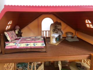 Casa Sylvanian Families con muebles y 3 familias
