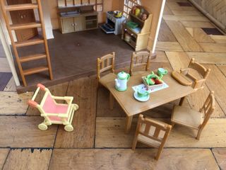 Casa Sylvanian Families con muebles y 3 familias