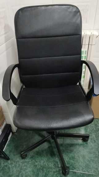 Sillón de oficina negro