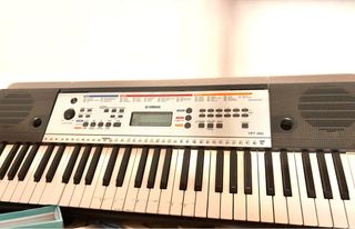 Piano Electrónico Yamaha YPT-260