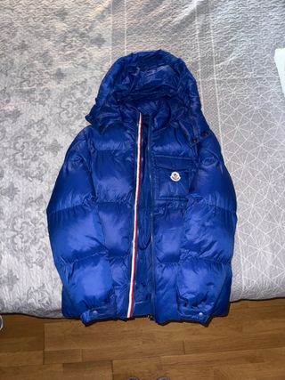 Chaqueta Moncler Azul, precio negociable 